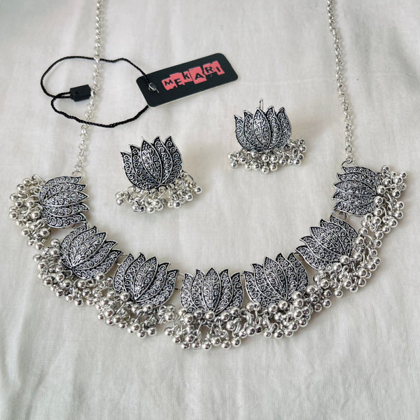 SARA Necklace Set  (Silver )